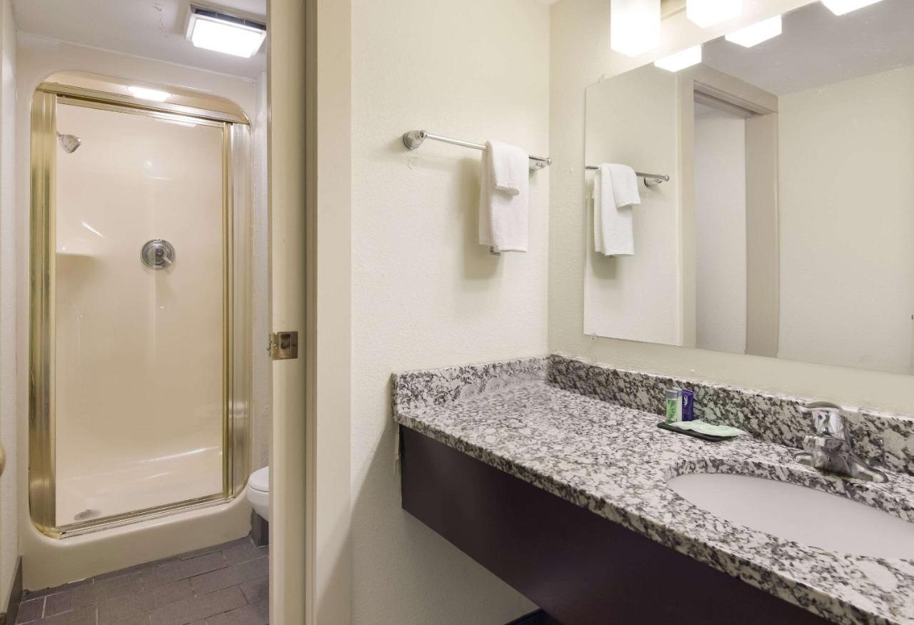 Sleep Inn Tanglewood Roanoke Bagian luar foto
