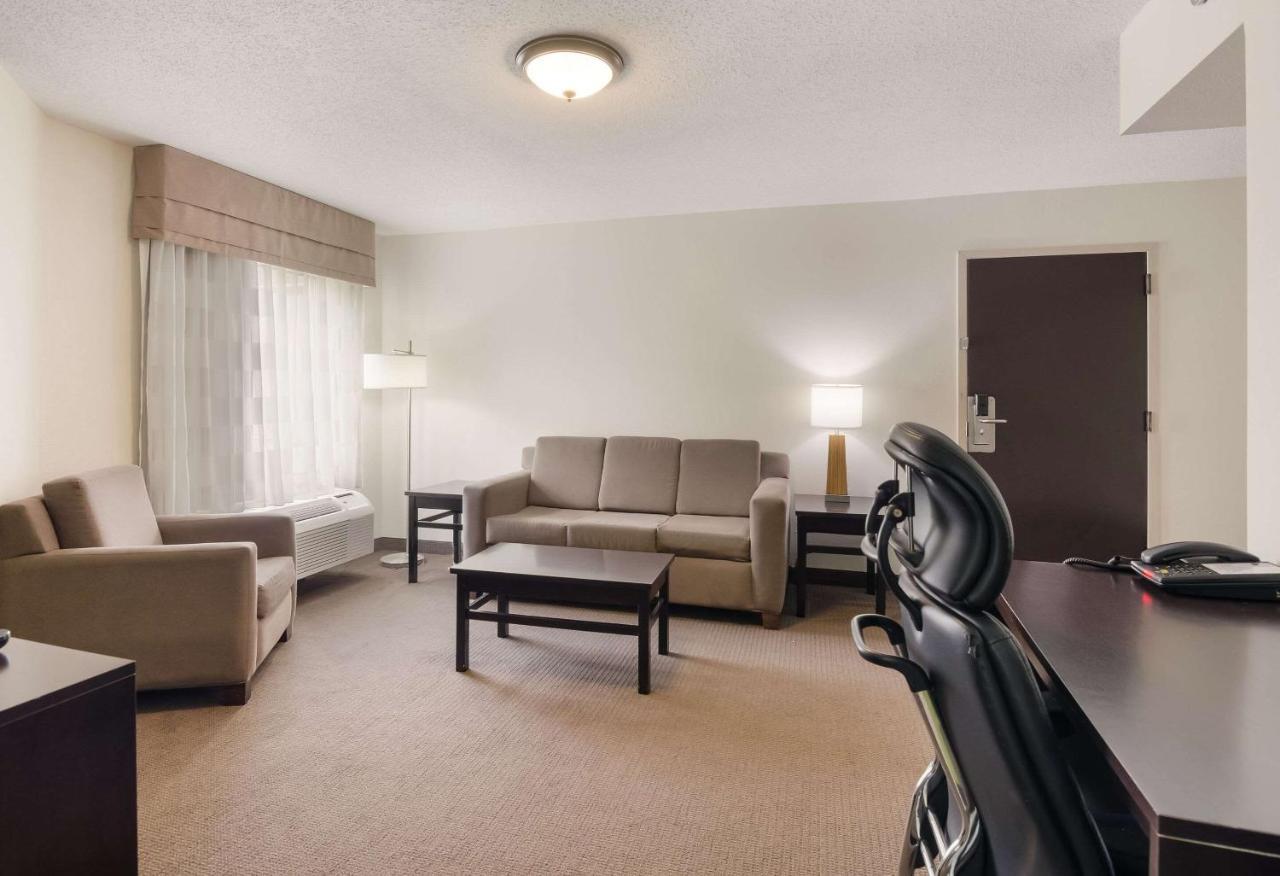 Sleep Inn Tanglewood Roanoke Bagian luar foto